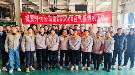 風(fēng)雨中馳而不息，奮斗中砥礪前行